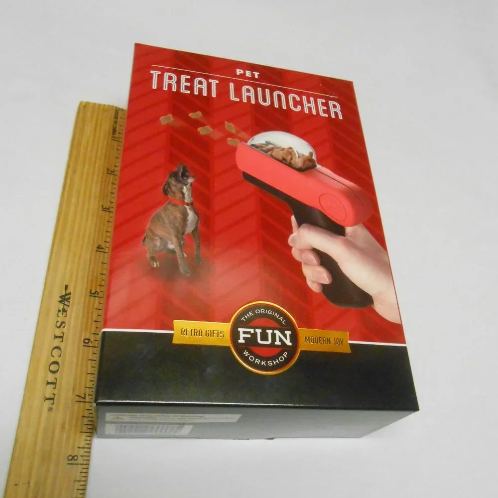 NIB Pet Treat Launcher Original fun Way to Reward Your pets great 🎄🎁🐶 NEW
